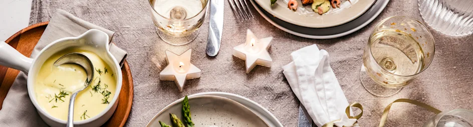 Warmgerookte zalm met asperges en Hollandse garnalen