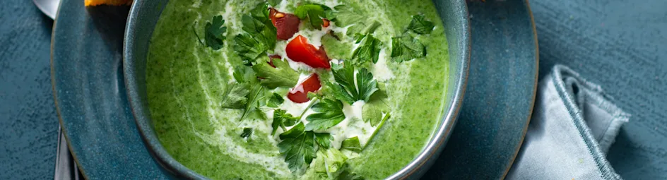 Spinazie-aardappelsoep met knoflookcroutons