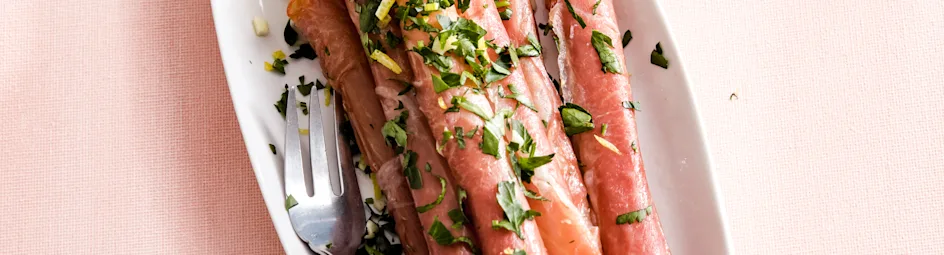 Witte asperges met serranoham en citroen