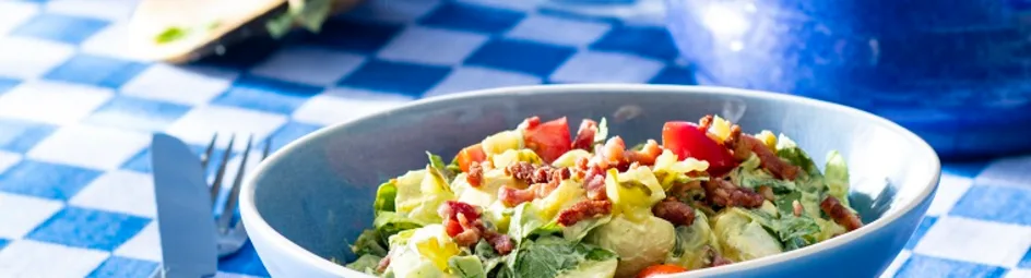 Andijviesalade met krieltjes, bacon en augurk