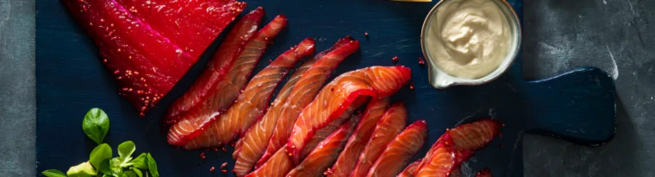 Gemarineerde zalm in bietensap