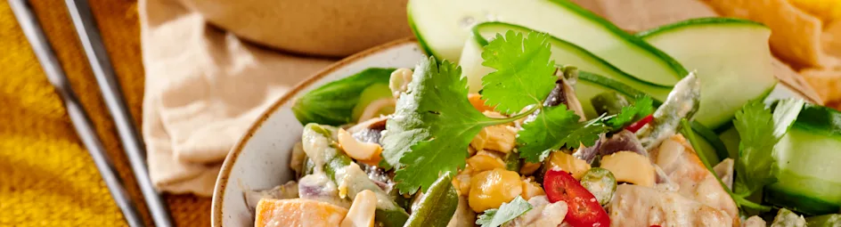 Pittige Thaise curry met zoete aardappel, sperziebonen en aubergine