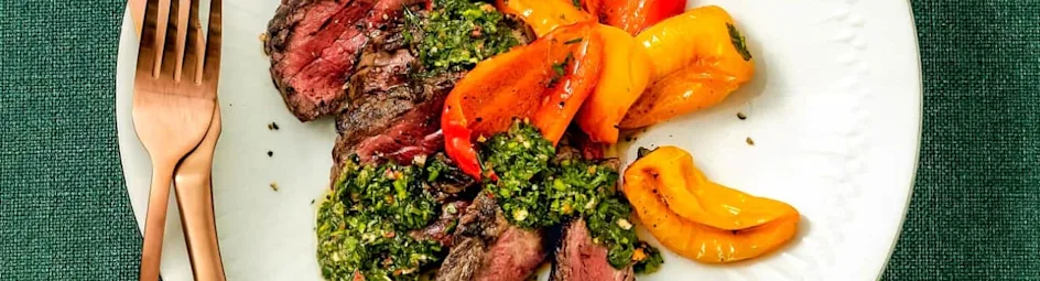 Biefstuk met gepofte paprika’s en chimichurri