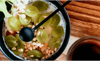 Frisse smoothiebowl met druiven