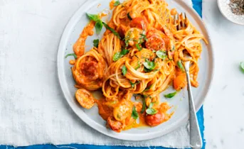 Spaghetti in een romige tomaat-paprika saus