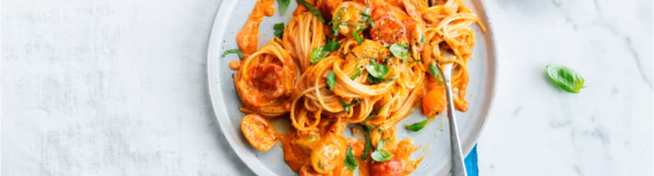Spaghetti in een romige tomaat-paprika saus