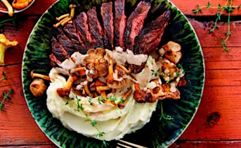 Aardappelpuree met gegrilde bavette en paddenstoelen-mascarponesaus