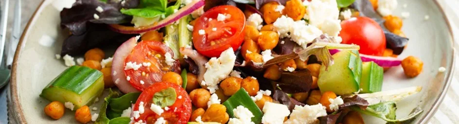 Salade met geroosterde kikkererwten