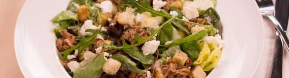 Maaltijdsalade met tonijn en feta