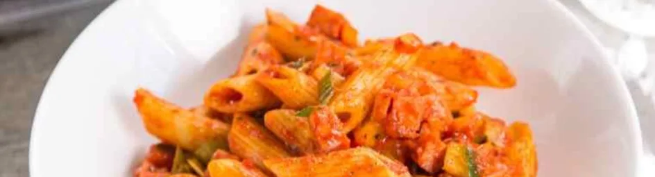 Penne met ham en roerbakgroente