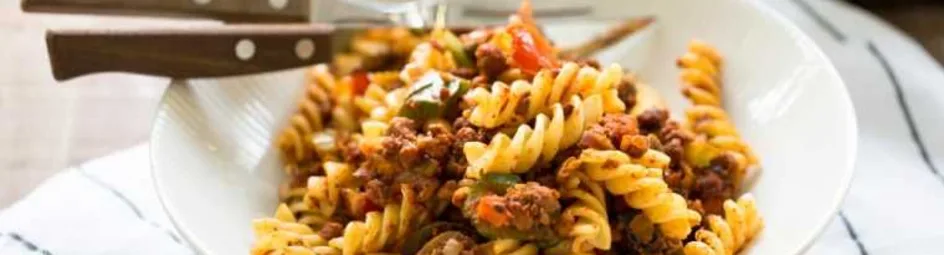 Fusilli met bolognese saus en kruimgehakt