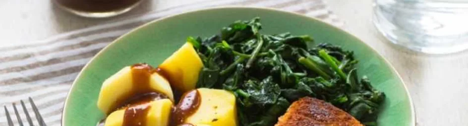 Verse spinazie met cordon bleu en aardappelen