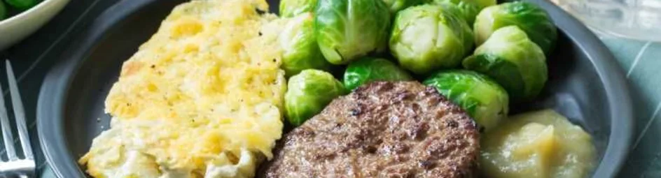 Aardappelgratin met spruitjes en hamburger