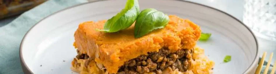 Zuurkoolschotel met gehakt en zoete aardappelpuree
