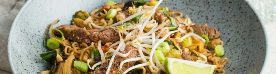 Thaise wokschotel met pittige biefstukreepjes