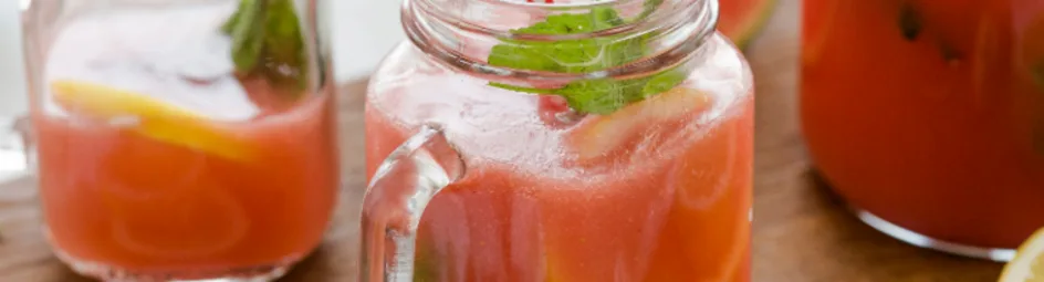 Homemade aardbeien-watermeloen limonade