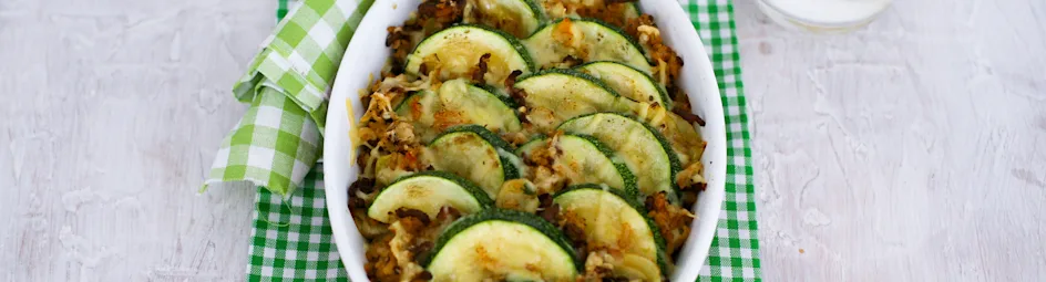 Rijstovenschotel met courgette, gehakt en prei