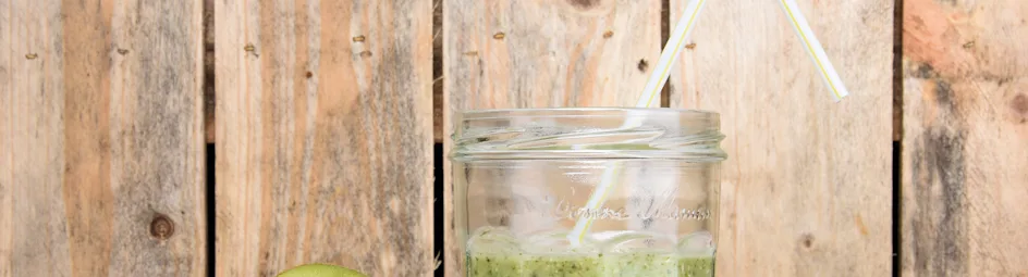 Groene smoothie met kiwi en spinazie