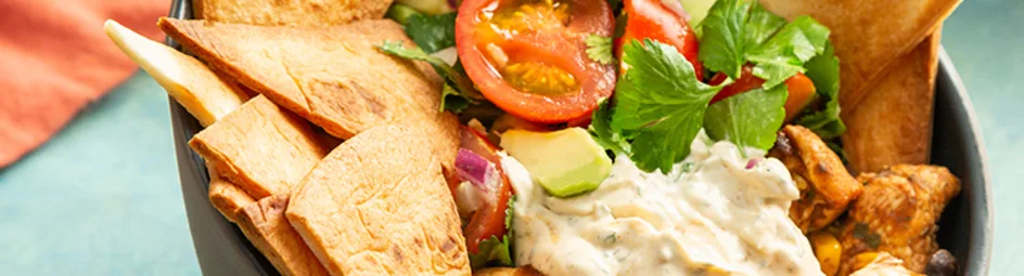 Burrito bowl met knapperige tortilla chips