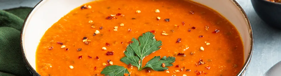 Wortelsoep met linzen en naanbrood