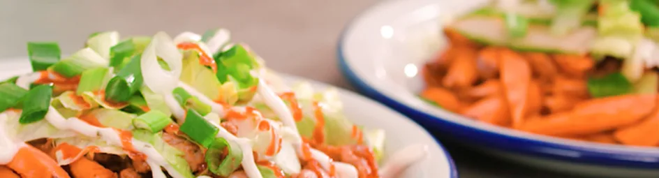 Zomerse kapsalon met zoete aardappelfriet