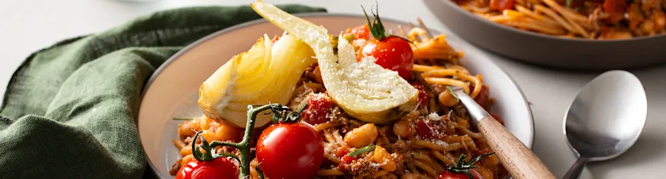 Volkoren pasta met geroosterde tomaatjes, venkel en witte bonen