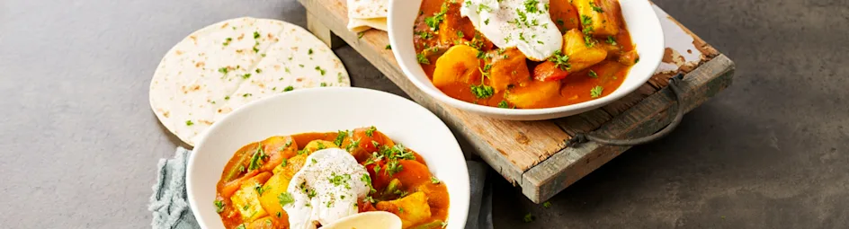 Roti met kabeljauw en een gepocheerd eitje