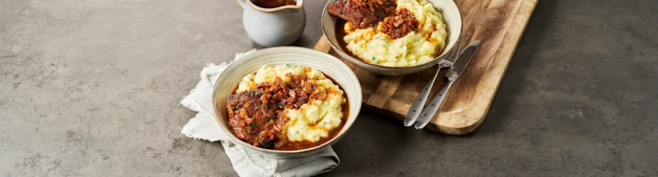 Gestoofde braadlappen met bockbier en spekjes en een stamppotje van bleekselderij