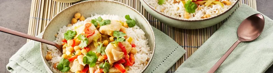 Curry van pangasiusfilet met kikkererwten en kokosmelk met basmatirijst