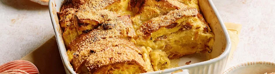 Broodpudding van feeststol met vanille en sinaasappel