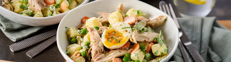 Frisse aardappelsalade met gerookte makreel