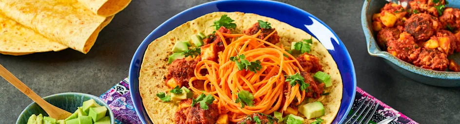 Open taco met gehaktballetjes in mangosaus