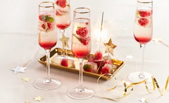 Prosecco cocktail met frambozenjelly
