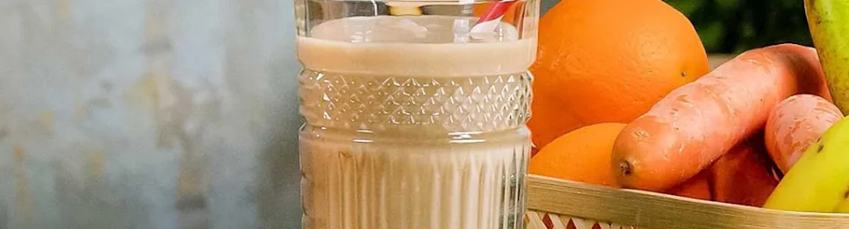 Smoothie van peer, kokos en kaneel