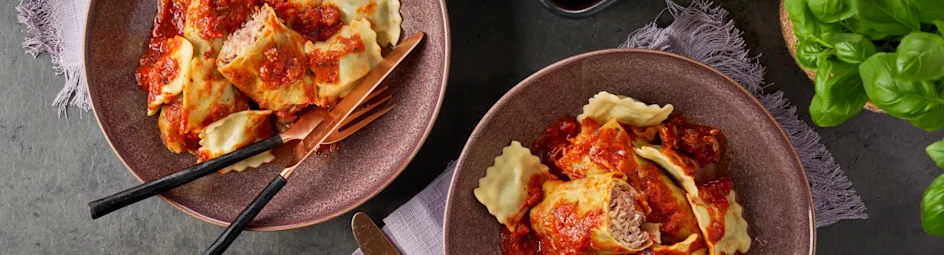 Ravioli met gevulde spitskoolrolletjes