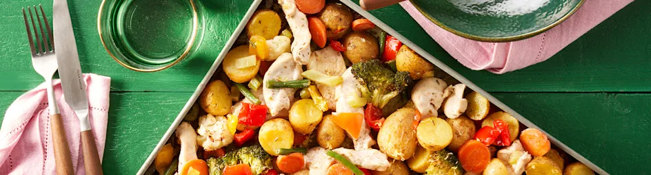 Traybake van Hollandse groente en kipfilet met appelcompote