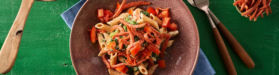 Romige pasta met spinazie en vegetarische spekjes