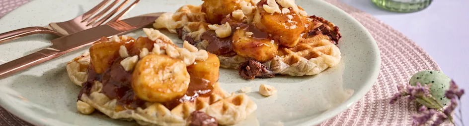 Croffle met banaan, hazelnoten en Nutella