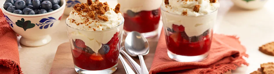 Hangop met roodfruit