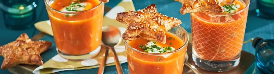 Tomatensoep met balletjes met een kerstster