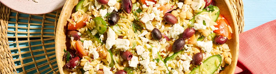 Griekse orzo salade