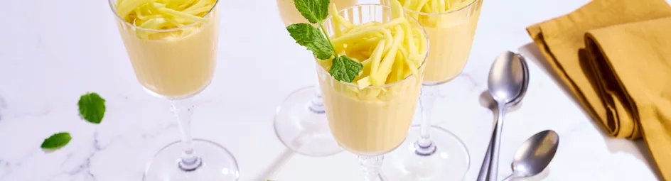Frozen mango yoghurt