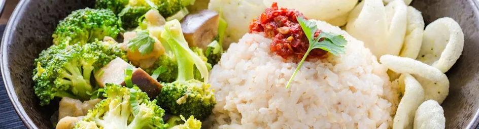 Paula's thaise groene curry met broccoli en aubergine