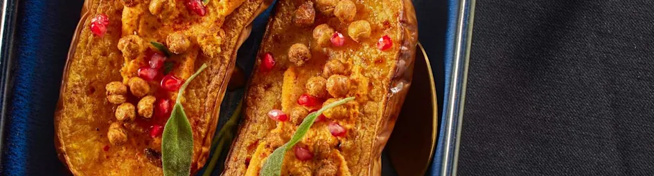 Geroosterde pompoen met krokante kikkererwten en salie