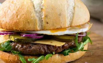 Hamburger speciaal met spiegelei