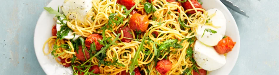 Verse spaghetti met zoete tomaatjes en buffelmozzarella