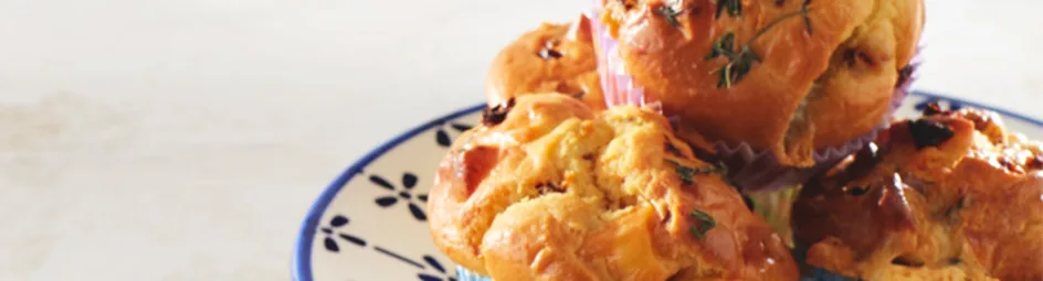 Kaasmuffin met zongedroogde tomaatjes