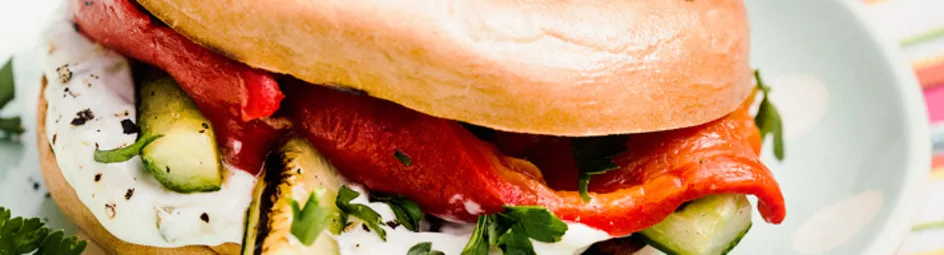 Grieks broodje met gegrilde komkommer