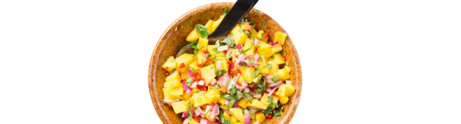 Pittige mangosalsa met rode ui