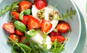 Buffelmozzarella met aardbeienvinaigrette